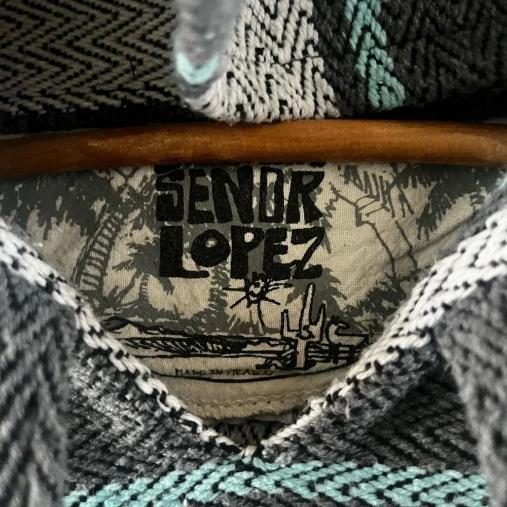 Senor Lopez love beach